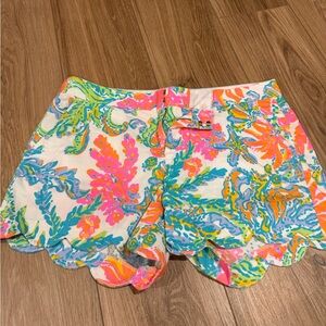 Lilly Pulitzer Scalloped Hem Buttercup Short Size 8 White Casa Marina